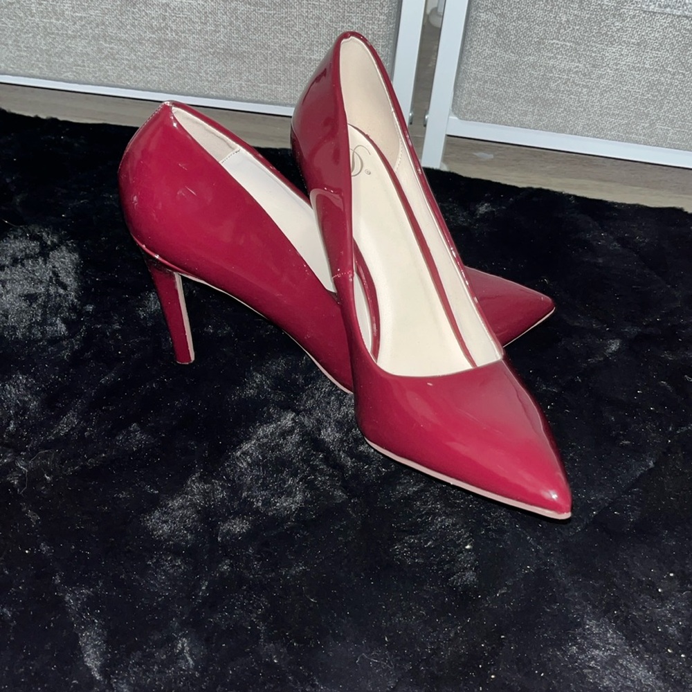 Maroon heel never worn